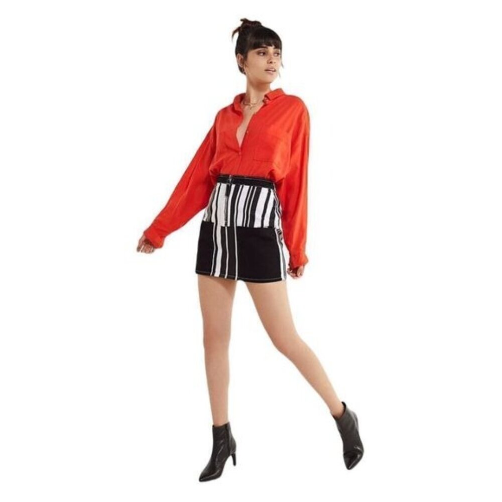 Black & White Striped High-Waist Mini Skirt With Front Zipper & Pockets